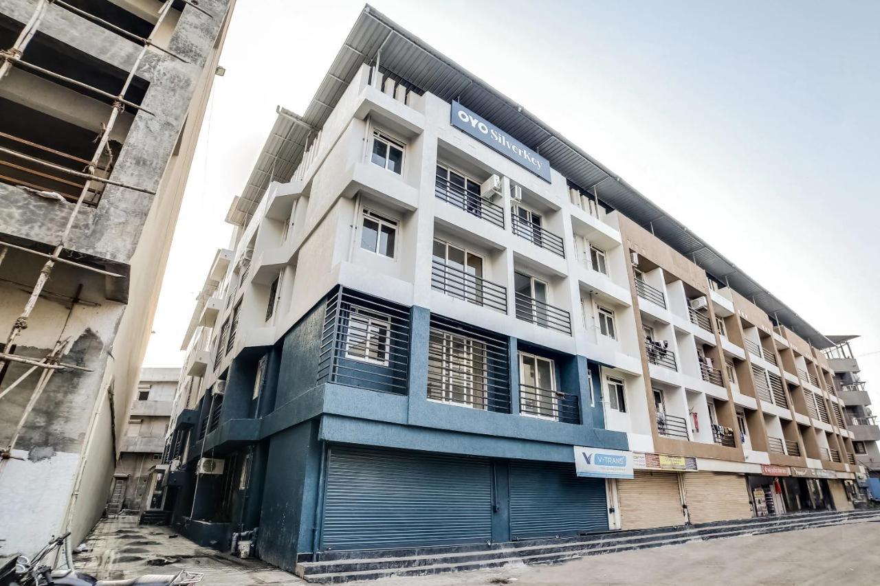 Hotel Bhumi World Bhiwandi Bagian luar foto