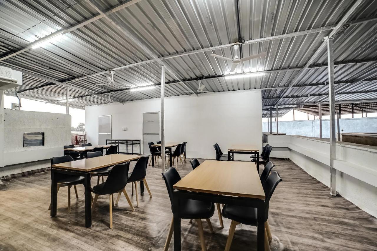 Hotel Bhumi World Bhiwandi Bagian luar foto